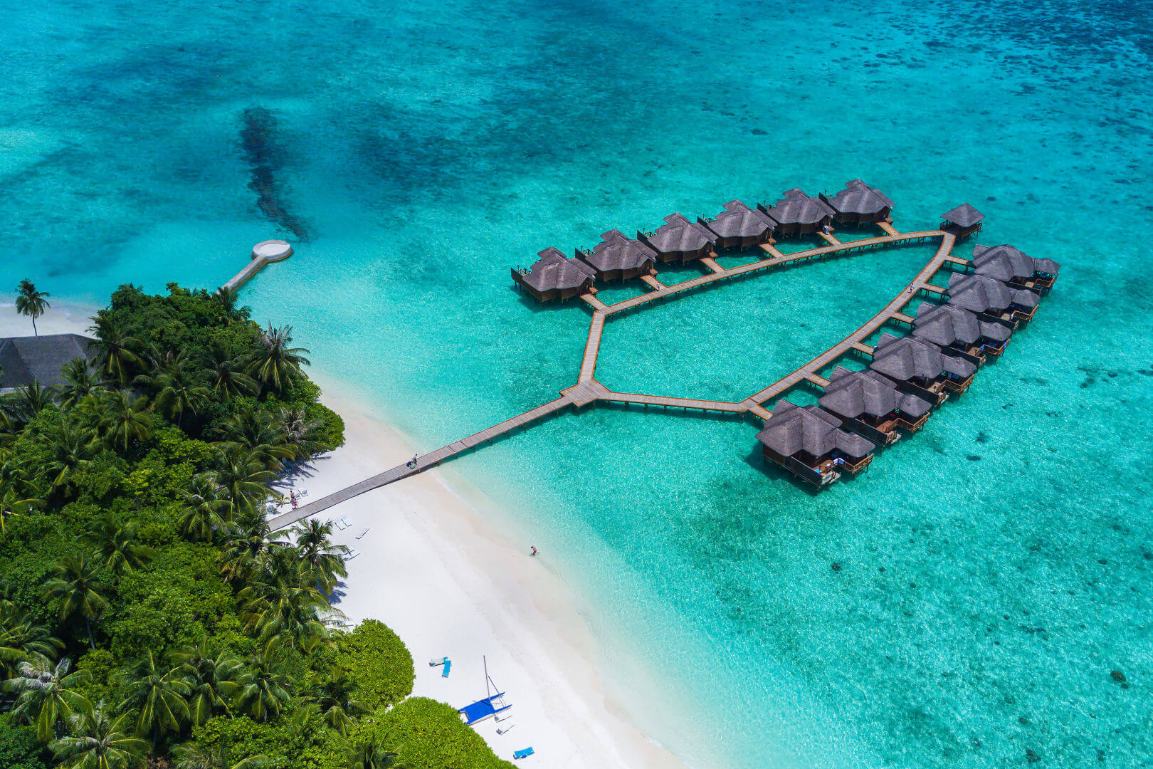 Malediven Fihalhohi Island Resort Wasserbungalow