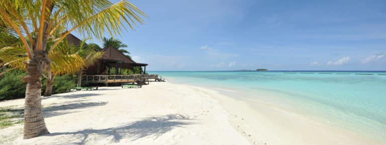 Malediven Komandoo Island Resort Spa Strand