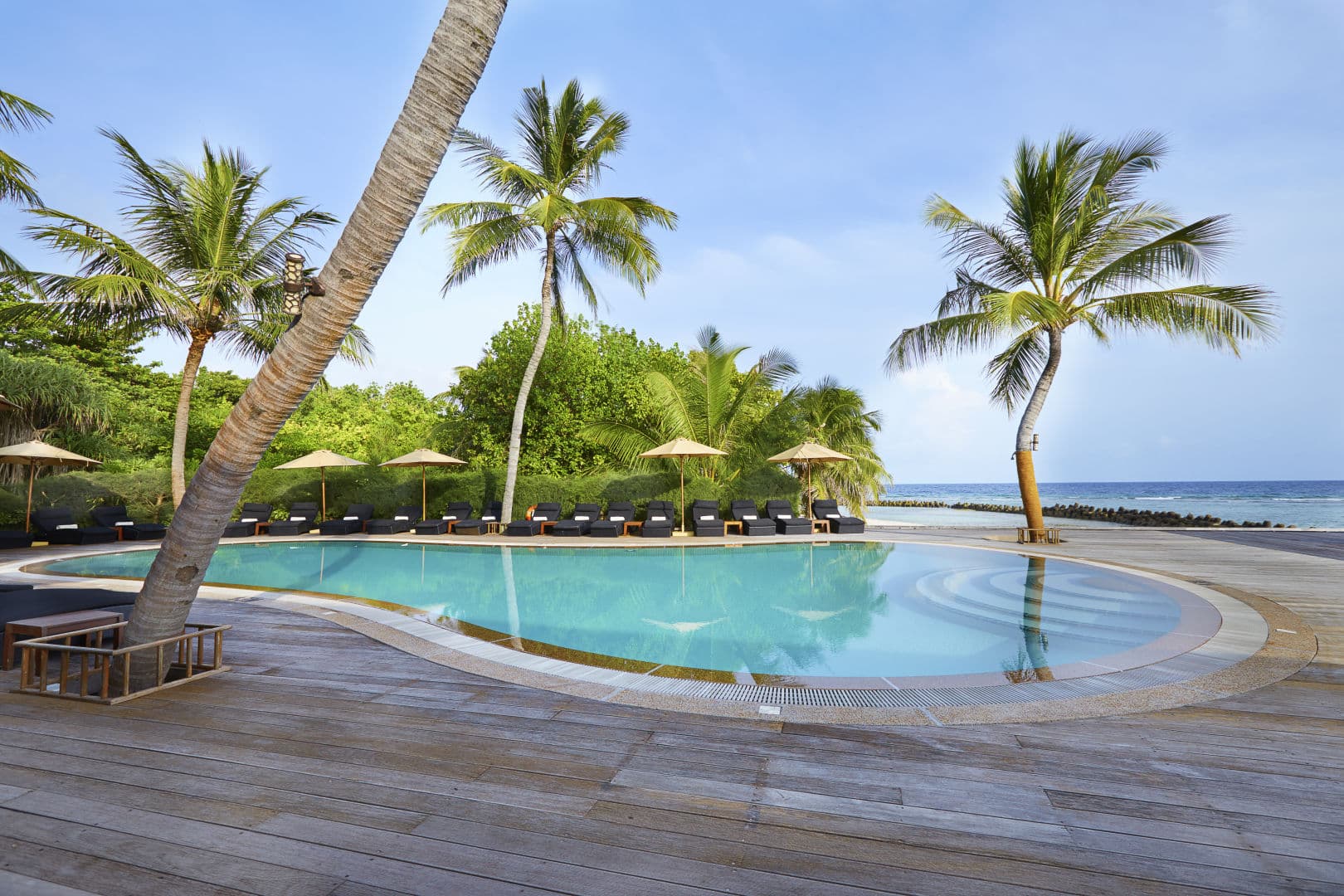 Malediven Kuredu Island Resort Spa Pool