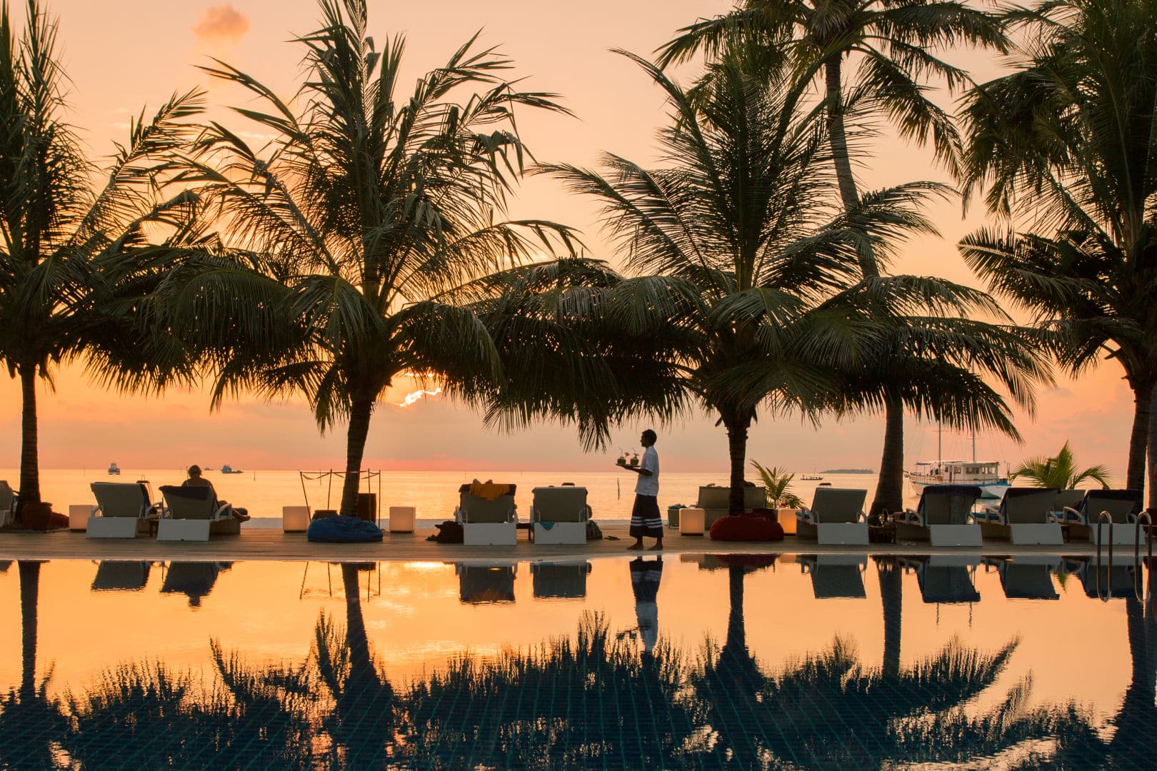 Malediven Meeru Island Resort Spa Sunset Pool