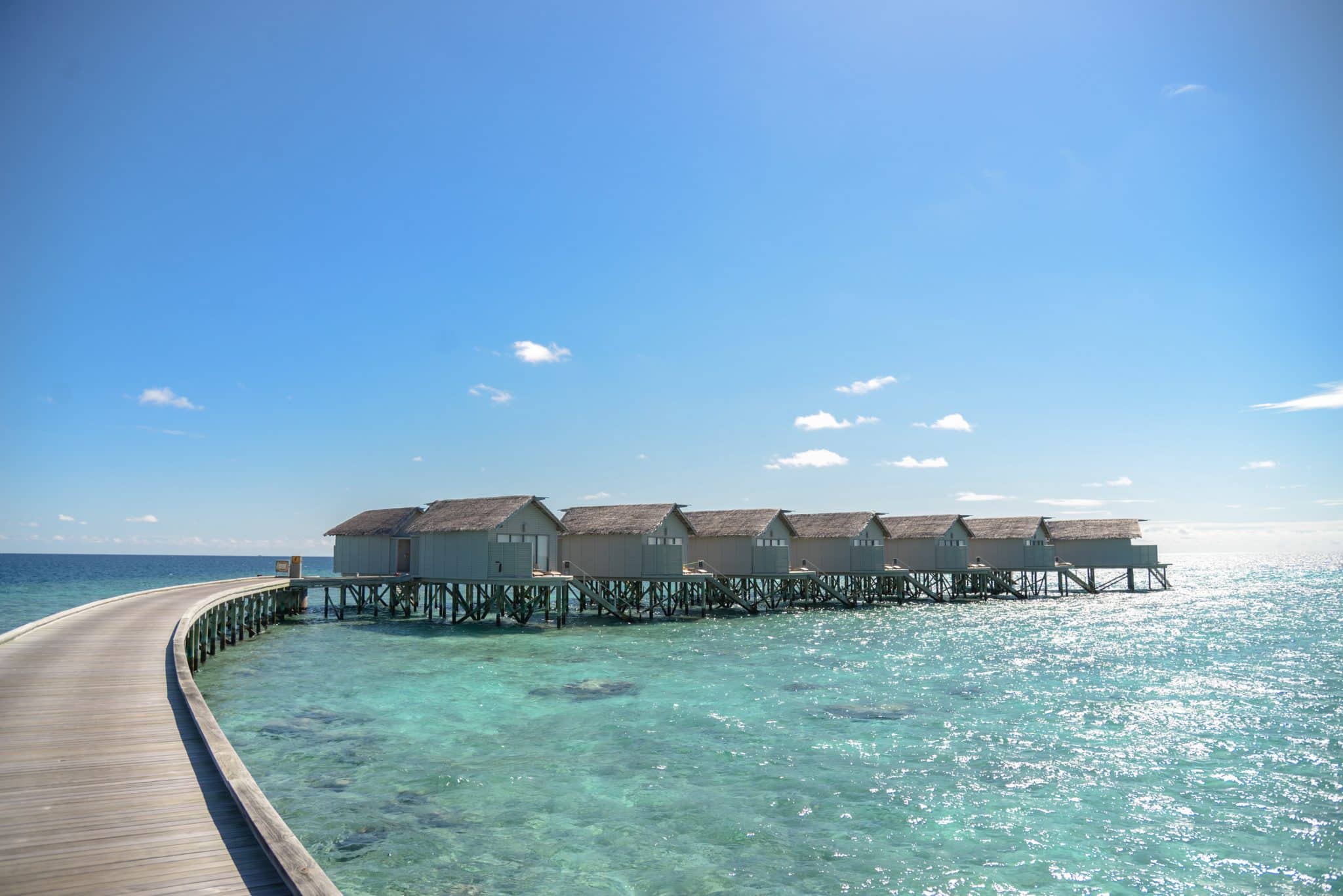 Malediven Meeru Island Resort Spa Wasserbungalow Villa Oktober